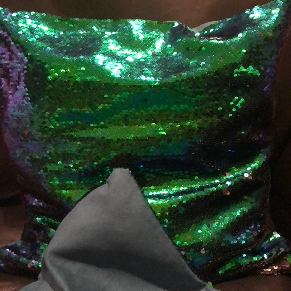 2 color change Sequin Pillow Cases NWOTS - Picture 9 of 10